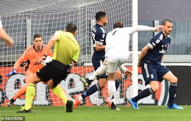 Sau đó Juve đã nhận một thất bại tối thiểu. Lão bà đã mất dần hy vọng vô địch Serie A mùa này. Sau đó Juve đã nhận một thất bại tối thiểu. Lão bà đã mất dần hy vọng vô địch Serie A mùa này.