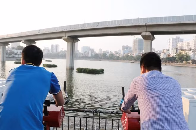Vừa luyện tập vừa lọc nước hồ vừa ngắm cảnh...