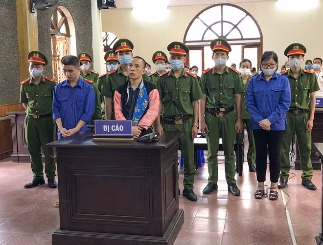 Các bị cáo tại tòa.