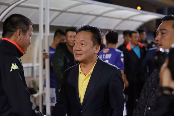 Nhiều người dự đoán chức vô địch V.League năm nay là đội bóng chịu sự ảnh hưởng của ông Đỗ Quang Hiển.