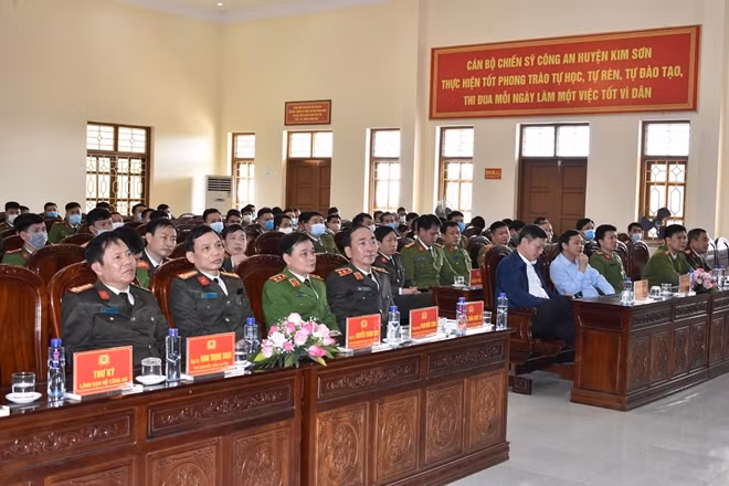 Thứ trưởng Trần Quốc Tỏ và các đại biểu tại buổi làm việc.