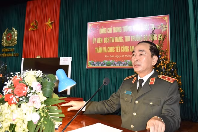 Thứ trưởng Trần Quốc Tỏ phát biểu tại buổi làm việc.