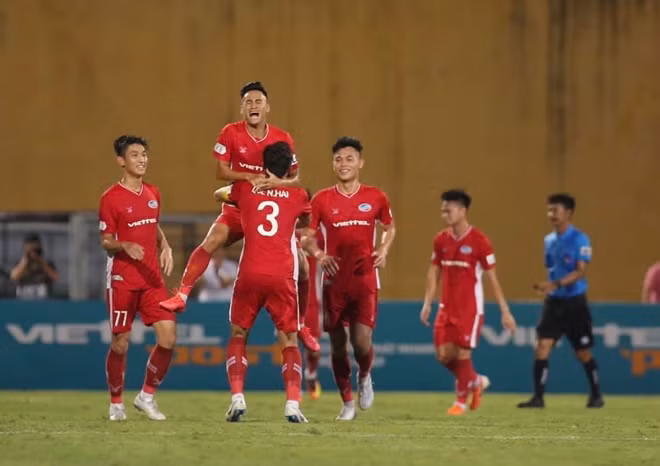 Vũ Minh Tuấn ăn mừng bàn thắng giúp Viettel giành trọn vẹn 3 điểm tại Hàng Đẫy. Ảnh: CLB Viettel.