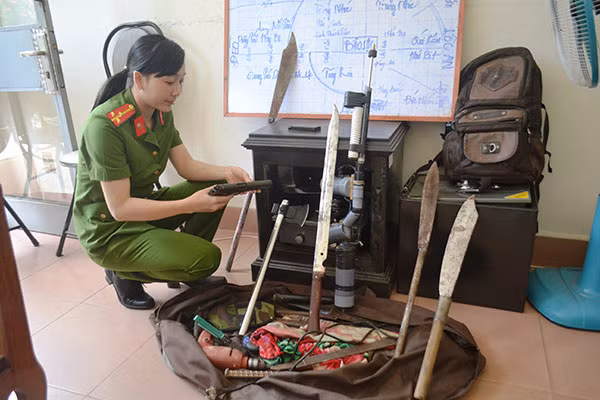 Tang vật Đội Cảnh sát điều tra tội phạm về ma túy Công an TP Bảo Lộc thu được từ một vụ án ma túy. Tang vật Đội Cảnh sát điều tra tội phạm về ma túy Công an TP Bảo Lộc thu được từ một vụ án ma túy.