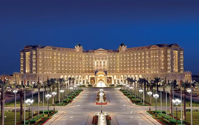 Khách sạn 5 sao Ritz-Carlton (Ảnh CNN) .