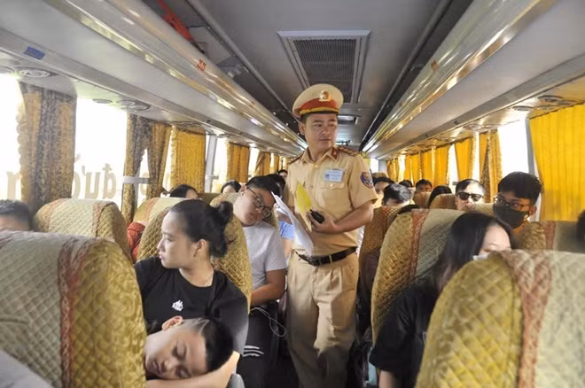 Công tác kiểm tra cũng được tiến hành nhằm tránh hiện tượng nhồi nhét khách vào dịp này.