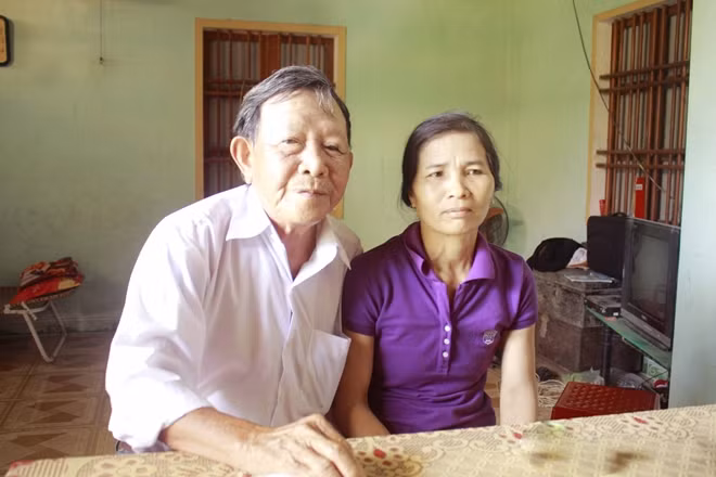 Ông Nghê gặp lại con gái ruột sau nhiều năm xa cách.