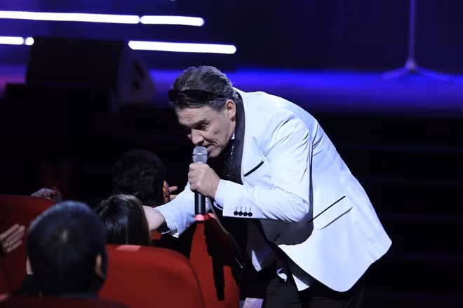 John Mc Innerney giao lưu cùng khán giả Hà Nội.