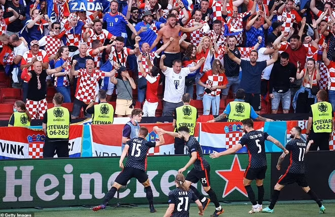 "Sống lại từ cõi chết", Croatia đã bước vào hiệp phụ đầu tiên vô cùng tự tin.