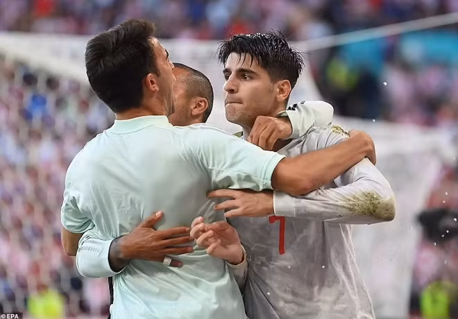 Đó là bàn thắng không chỉ giúp Morata giải tỏa áp lực mà còn giúp Tây Ban Nha đánh gục Croatia.