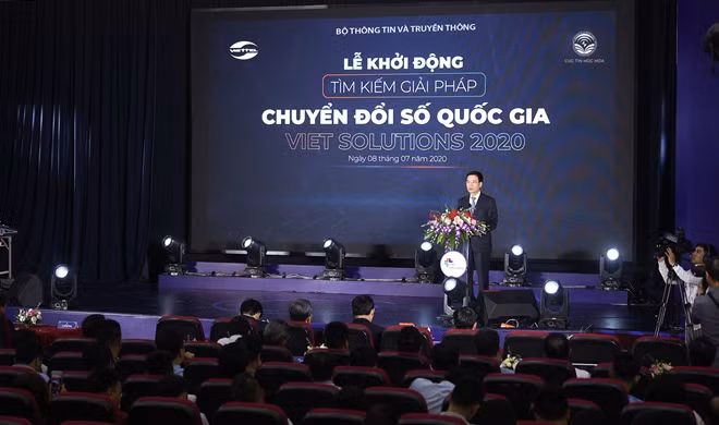Bộ trưởng Bộ TT&TT Nguyễn Mạnh Hùng phát biểu tại buổi lễ.