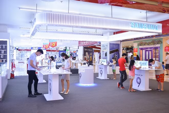 Khách hàng có cơ hội nâng cấp dung lượng Note9 miễn phí và tham gia Quay số may mắn trúng thưởng nhiều phần quà giá trị tại VinPro.