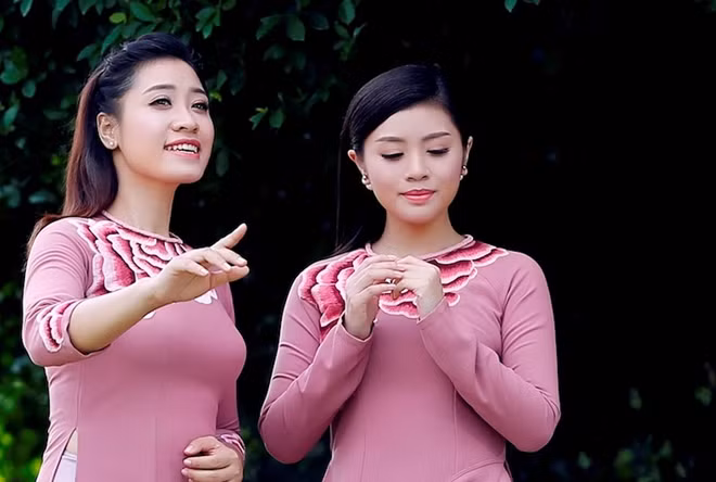 Hai chị em Bích Hồng - Thu Hằng.