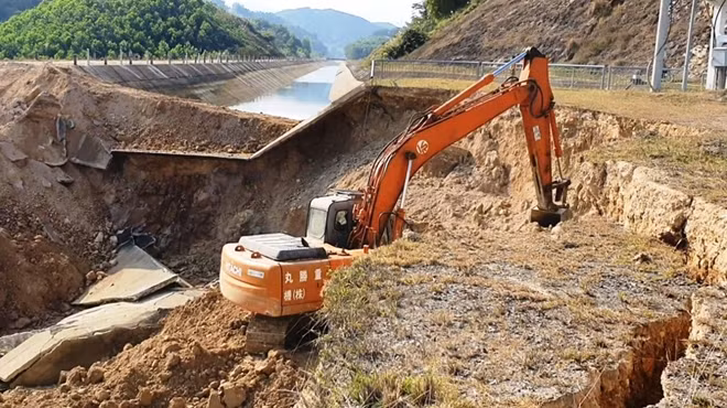 Bộ Nông nghiệp và Phát triển nông thôn đánh giá đoạn kênh bị vỡ do phong hoá.