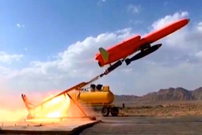 UAV Karrar - một bản sao của Beechcraft MQM-107 Streaker do Iran tự chế tạo.
