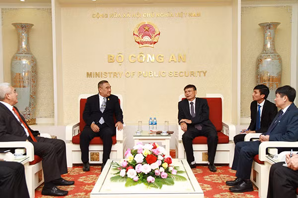 Cục trưởng Trương Văn Thông và ngài Tanitsak Teerasawat tại buổi tiếp.