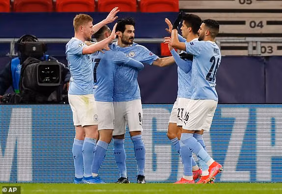 Năm nay đã là mùa bóng thứ 8 liên tiếp ManCity ghi được hơn 100 bàn thắng.