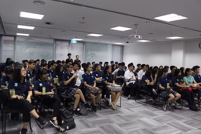 Do không quy định mức sàn nên các trường ngoài công lập thu học phí mỗi nơi một mức.