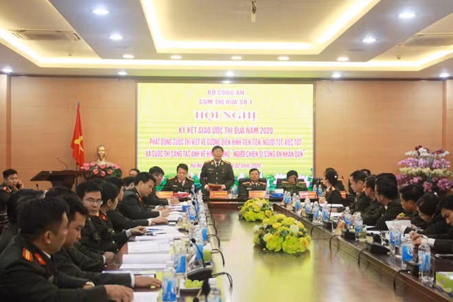 Thiếu tướng Nguyễn Đức Minh phát biểu tại hội nghị.