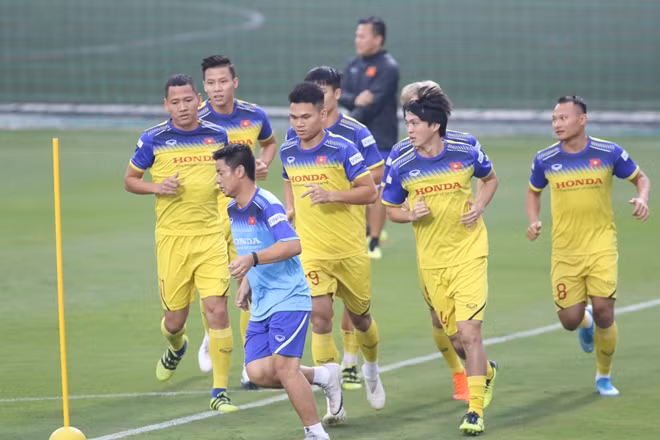 Tất cả các cầu thủ đều tỏ ra tập trung cao độ cho buổi tập.