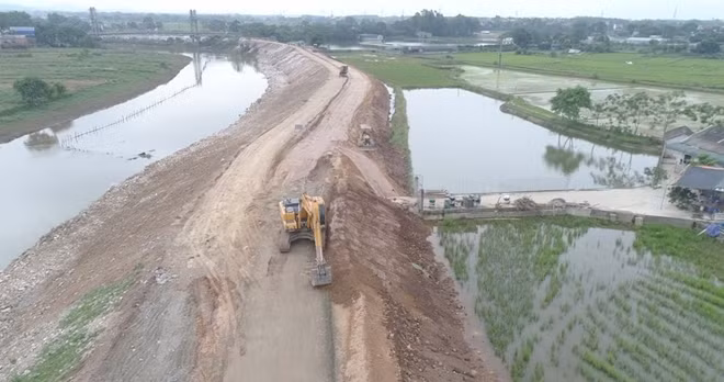 Đơn vị thi công cho biết đang khẩn trương thi công công trình theo đúng dự kiến hoàn thành trước mùa mưa lũ vào tháng 9.