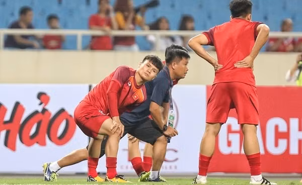 Quang Hải không đá chính ở trận này. HLV Park nhiều khả năng muốn anh giữ sức cho những trận sau. Ảnh: VNE