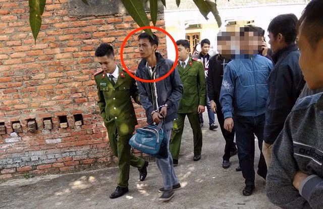 Cơ quan công an tổ chức dẫn giải Đinh Ngọc Khoa thực nghiệm hiện trường vụ án.