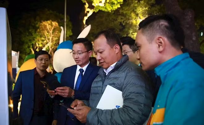 Năm nay, Online Friday 2019 sẽ có hơn 50.000 mặt hàng của trên 1.000 thương hiệu giảm giá đến 70%. Dự kiến, Online Friday sẽ có lượng giao dịch khoảng 2.500 tỷ đồng. Các mặt hàng giảm giá sâu gồm: nhu yếu phẩm phục vụ Tết, đồ gia dụng, công nghệ, mỹ phẩm, thời trang, vé máy bay, sách, văn phòng phẩm…