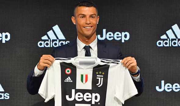 Ronaldo ra mắt ở CLB Juventus.