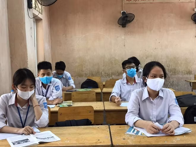Bộ Y tế khuyến cáo thí sinh nên đeo khẩu trang trong suốt quá trình thi tốt nghiệp THPT.