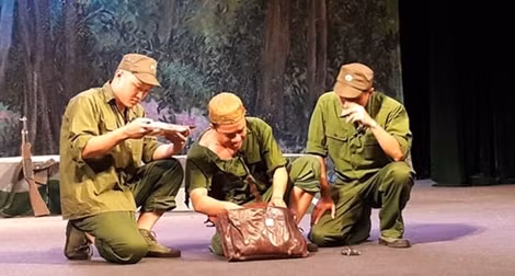 Trao giải cuộc thi viết kịch bản sân khấu kỷ niệm 75 năm Ngày Thương binh liệt sĩ ảnh 4