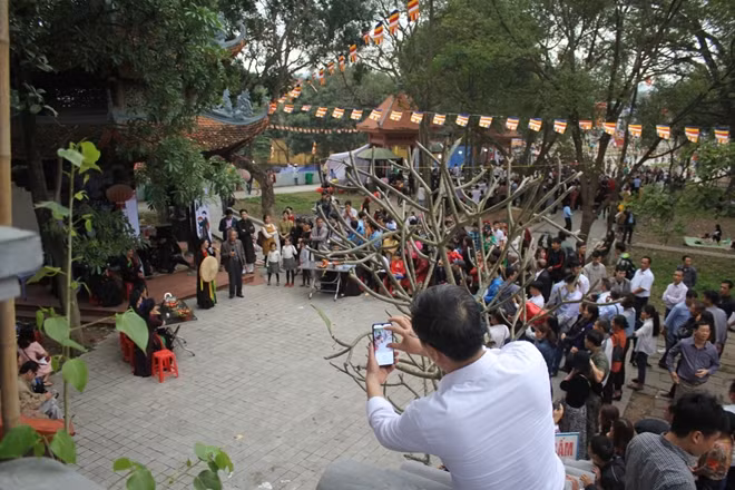 Lễ hội Lim 2019 diễn ra trong 2 ngày 16 – 17-2 (tức 12, 13 tháng Giêng) tại 3 xã thuộc Tổng Nội Duệ xưa, nay là thị trấn Lim, xã Nội Duệ và xã Liên Bão, trong đó Không gian lễ hội được tổ chức trên núi Hồng Vân (đồi Lim).