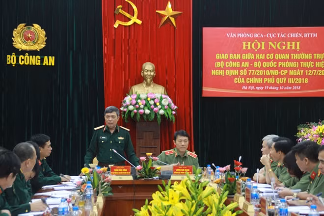 Thiếu tướng Trần Hồng Công phát biểu tại Hội nghị.