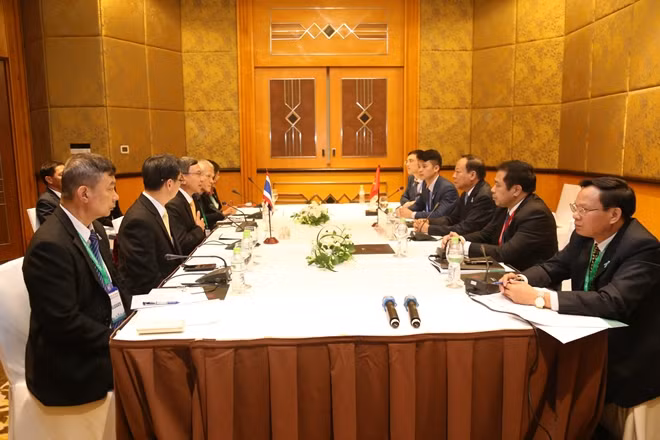 Toàn cảnh buổi làm việc.