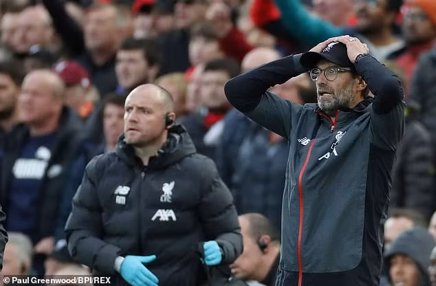 Điều này khiến Jurgen Klopp nổi cơn "thịnh nộ" trong phòng họp báo sau đó.