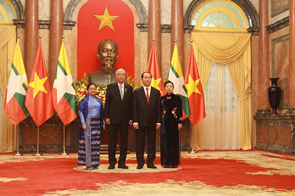 Chủ tịch nước Trần Đại Quang và phu nhân và Tổng thống Myanmar Htin Kyaw và phu nhân.