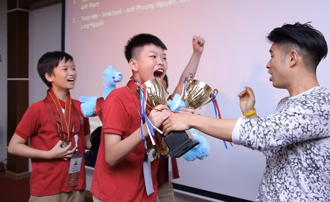 Vinschool giành 17 Cúp Vô địch ở vòng khu vực và có 30 đội giành quyền vào vòng Thế giới.