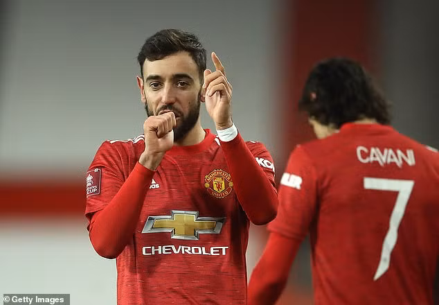 Dù Bruno ghi bàn, nhưng góp công không nhỏ lại là Cavani khi cựu cầu thủ PSG chính là người đem về tình huống đá phạt thuận lợi đó sau khi anh có pha đi bóng buộc hậu vệ Liverpool phạm lỗi trước vòng cấm.
