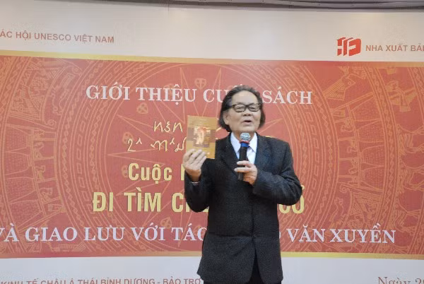 Nhà nghiên cứu Đỗ Văn Xuyền tại buổi ra mắt sách.