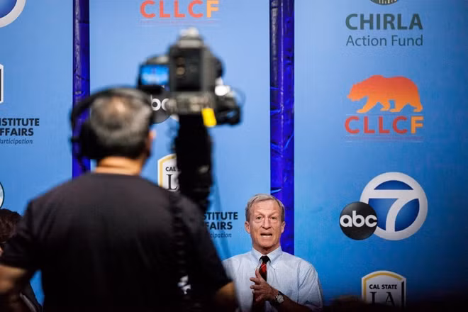 Ứng viên đảng Dân chủ Tom Steyer đã chi khoảng 4,7 triệu USD cho các quảng cáo truyền hình đề cập đến luận tội kể từ ngày 19-9.