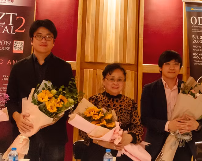 Hai anh em đều là học trò của NSND Thu Hà.