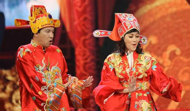 Nghệ sĩ Quang Thắng và nghệ sĩ Vân Dung trong chương trình Táo Quân.