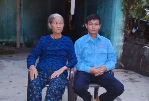 Với anh Dương, mẹ là người thương yêu, giúp đỡ anh vượt qua giai đoạn khó khăn nhất.