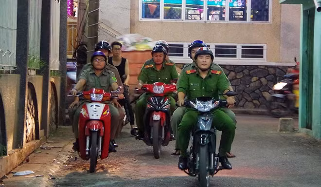 Công an phường Tân Mai tuần tra, đảm bảo an ninh, trật tự.