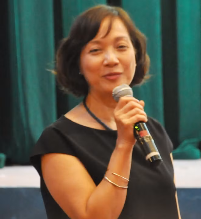 Nghệ sĩ nhân dân Lê Khanh.
