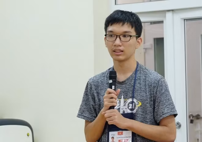 Em Nguyễn Mạnh Quân tại buổi gặp mặt với lãnh đạo Bộ GD&ĐT.