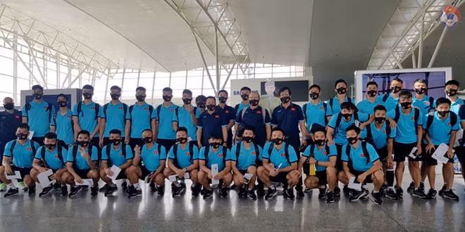 ĐTQG Việt Nam lên đường sang UAE dự vòng loại thứ 2 World Cup 2022. Ảnh: VFF.