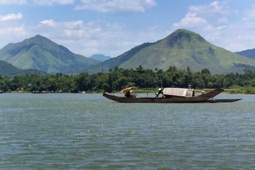 Cần tạo điều kiện giúp dân vạn đò ở Phú Xuân an cư