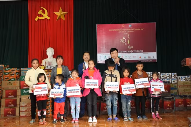 Nhiều đơn vị thông qua chương trình này để tặng quà cho các trẻ em có hoàn cảnh đặc biệt.