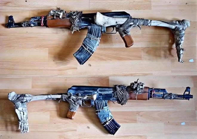 Phải chăng đây là hai khẩu AK-47 của thần chết?